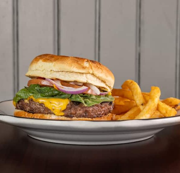 Cheeseburger w/ French Fries